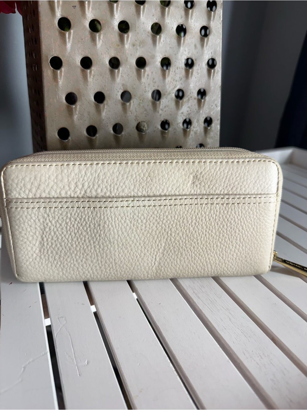 Michael Kors Women's Cream Zip Around Pebbled Leather Large Wallet EUC - Picture 2 of 12